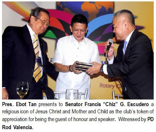 Pres. Ebot Tan presents to Senator Francis "Chiz" G. Escudero a religious icon of Jesus Christ and Mother and Child as the club's token of appreciation for being the guest of honour and speaker. Witnessed by PD Rod Valencia.