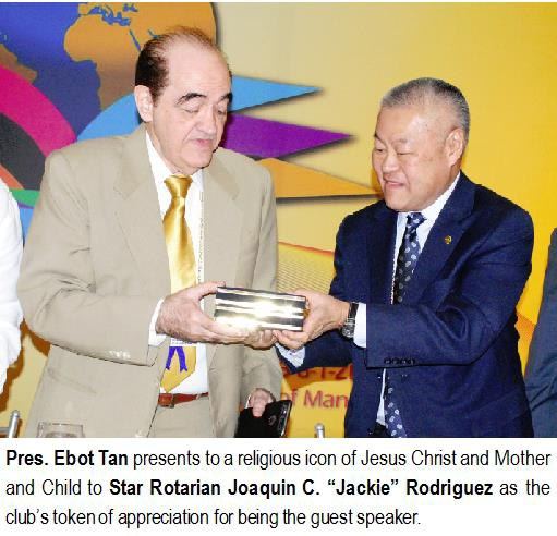 Pres. Ebot Tan presents to a religious icon of Jesus Christ and Mother and Child to Star Rotarian Joaquin C. "Jackie" Rodriguez as the club's token of appreciation for being the guest speaker.