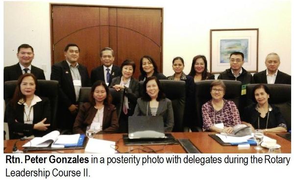 Rtn. Peter Gonzales in a posterity photo with delegates during the Rotary Leadership Course II.