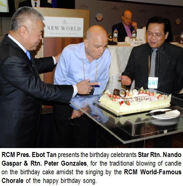 RCM Pres. Ebot Tan presents the birthday celebrants Star Rtn. Nando Gaspar & Rtn. Peter Gonzales, for the traditional blowing of candle on the birthday cake amidst the singing by the RCM World-Famous Chorale of the happy birthday song