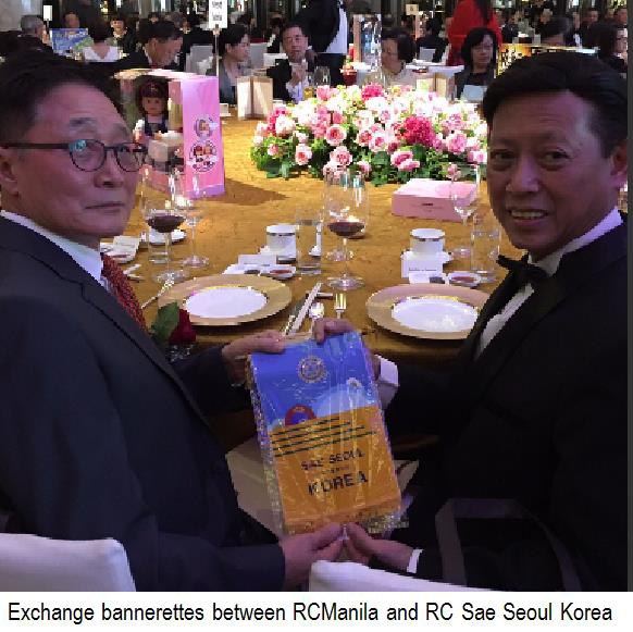 Exchange bannerettes between RC Manila and RC Sae Seoul Korea