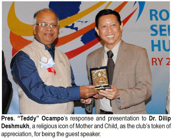 Pres. "Teddy" Ocampo's response and presentation to Dr. Dilip Deshmukh, a religious icon of Mother and Child, as the club's token of appreciation, for being the guest speaker.