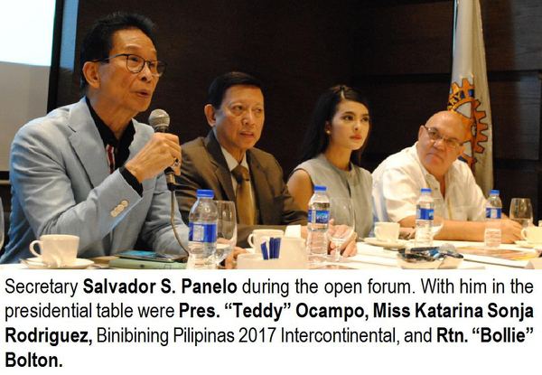 Secretary Salvador S. Panelo during the open forum. With him in the presidential table were Pres. “Teddy” Ocampo, Miss Katarina Sonja Rodriguez, Binibining Pilipinas 2017 Intercontinental, and Rtn. “Bollie” Bolton.
