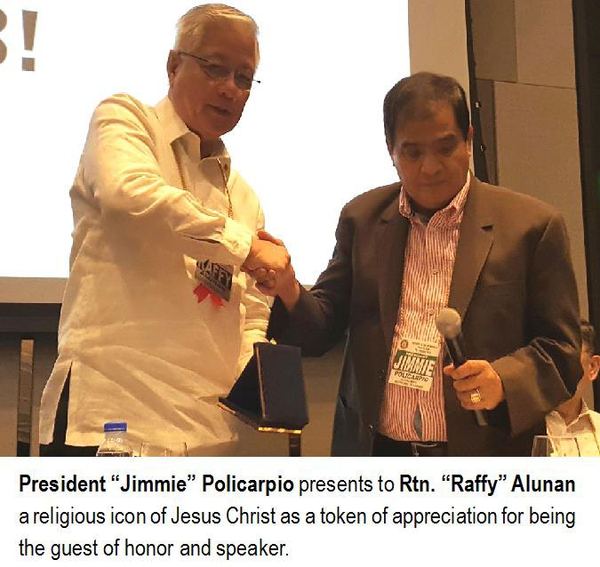President “Jimmie” Policarpio presents to Rtn. “Raffy” Alunan a religious icon of Jesus Christ as a token of appreciation for being the guest of honor and speaker.