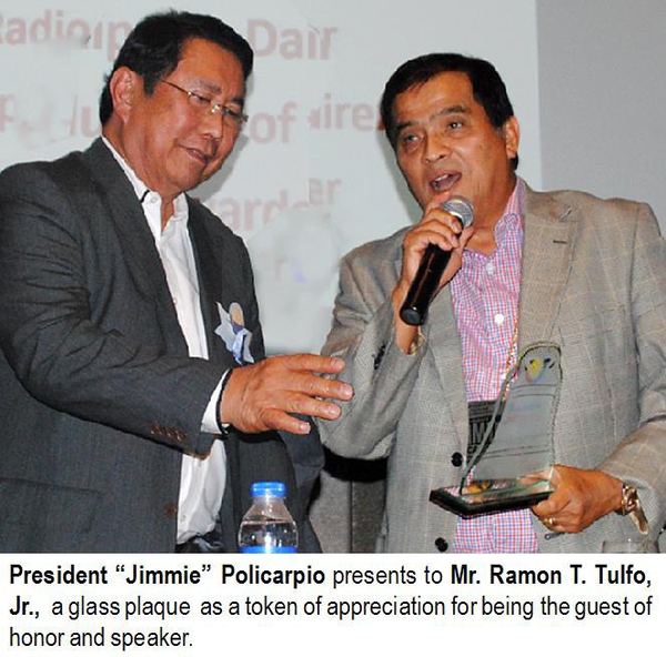 President "Jimmie" Policarpio presents to Mr. Ramon T. Tulfo, Jr., a glass plaque as a token of appreciation for being the guest of honor and speaker.