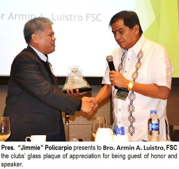 Pres. "Jimmie" Policarpio presents to Bro. Armin A. Luistro, FSC the clubs' glass plaque of appreciation for being guest of honor and speaker.