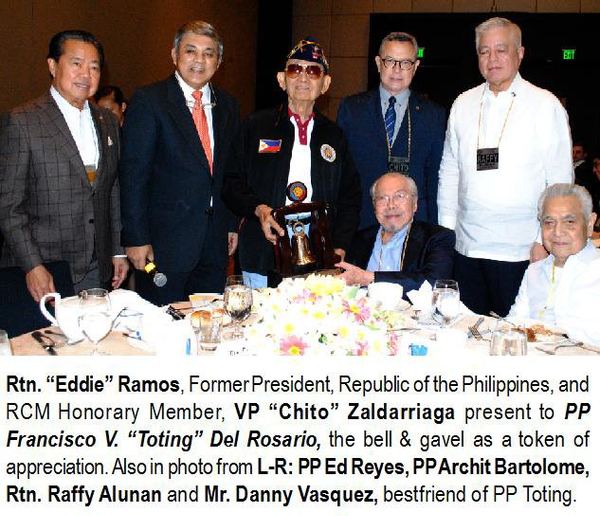 Rtn. “Eddie” Ramos, Former President, Republic of the Philippines, and RCM Honorary Member, VP “Chito” Zaldarriaga present to PP Francisco V. “Toting” Del Rosario, the bell & gavel as a token of appreciation. Also in photo from L-R: PP Ed Reyes, PP Archit Bartolome, Rtn. Raffy Alunan and Mr. Danny Vasquez, bestfriend of PP Toting.
