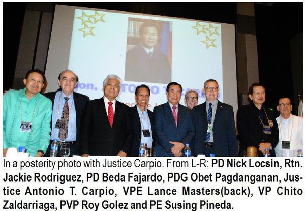 In a posterity photo with Justice Carpio. From L-R: PD Nick Locsin, Rtn. Jackie Rodriguez, PD Beda Fajardo, PDG Obet Pagdanganan, Justice Antonio T. Carpio, VPE Lance Masters (back), VP Chito Zaldarriaga, PVP Roy Golez and PE Susing Pineda.