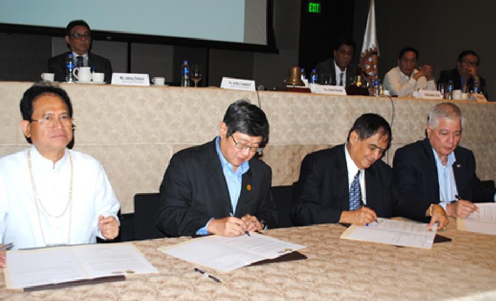Rotary Club of Manila Signs MOA with Philippine College of Physicians for One Rotary One Philippines One for Marawi