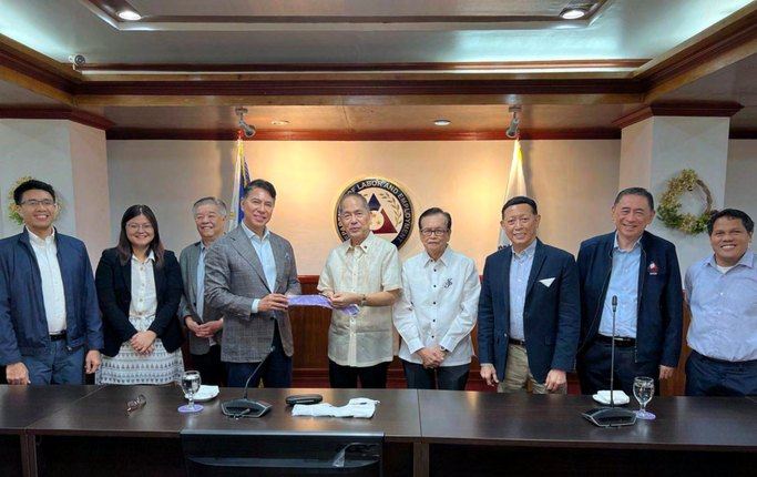The meeting was attended by (from left) USec. Atty. Benjo Benavidez, PMAP Professional Staff Margaux Angeli Norega, PMAP Executive Director Mr. Rene M. Gener, RCM President Hermie Esguerra, DOLE Secretary Bienvenido “Benny” E. Laguesma, RCM PP Susing Pineda, RCM PP Teddy Ocampo, DOLE USec. Ciriaco Lagunzad III and DOLE Head Executive Assistant Mr. Hero Hernandez.