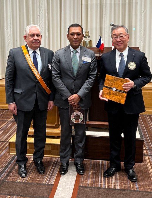 Rtn. Mike Ozaeta Attends Rotary Club of Tokyo Meeting