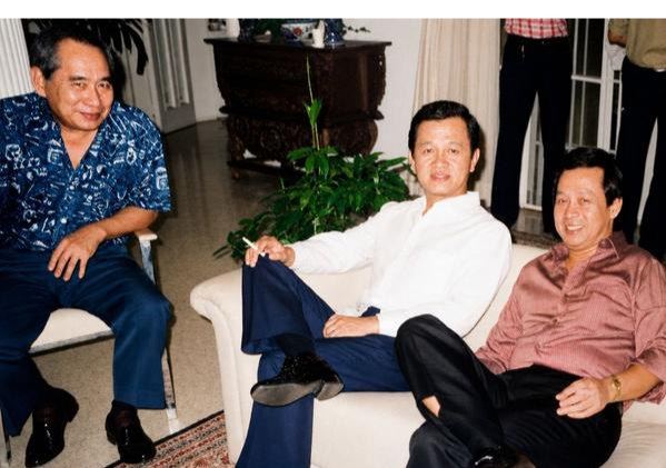 An Evening of Fellowship and Friendship. RGV hosts close friends and distinguished personalities at his Dasmariñas residence, including business magnate Henry Sy Sr. and Cong. Jose “Peping” Cojuangco Jr., in a gathering marked by camaraderie, friendship, and meaningful conversation.