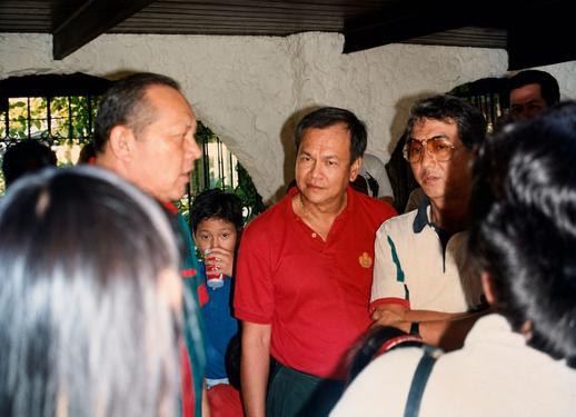 Eduardo “Danding” Cojuangco Jr. engages with members of the United Sari-Sari project in Tarlac, with Susing, in a red shirt, actively participating in the grassroots initiative aimed at empowering small community entrepreneurs and strengthening local livelihoods.