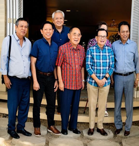 Rotary Club of Manila President Susing Pineda shares a moment of fellowship with fellow RCM members during the National Festival of Talents in 2019, reflecting the enduring camaraderie and spirit of service that continue to unite Asia’s first Rotary club.
