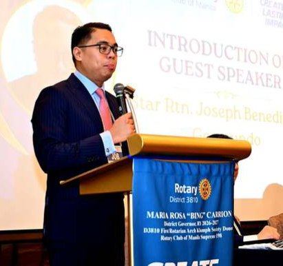 STAR Rotarian Atty. Job Gesmundo introduced the guest speaker.