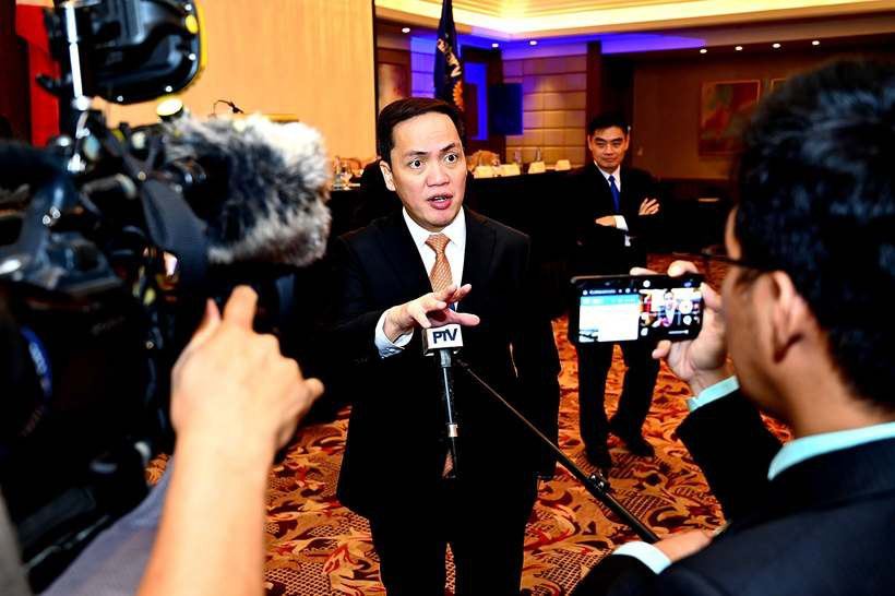 Atty. Amando Virgil Ligutan fields questions from the mainstream press and media following the Rotary Club of Manila’s 7th Weekly Membership Meeting. His appearance drew considerable media interest given his central role in the impeachment proceedings, with journalists seeking further insights into the legal, constitutional, and institutional issues surrounding the case.