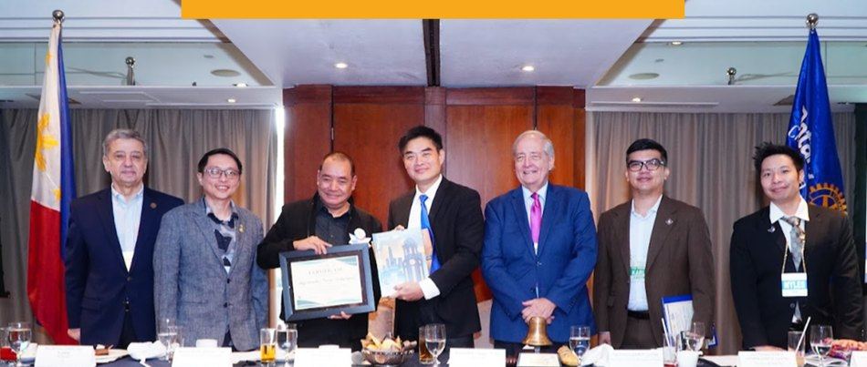President Reggie Yu presents to Mayor Rodriguez the club's Certificate of Appreciation, the 107th Inaugural Souvenir Program and RCM's Centennial Book.