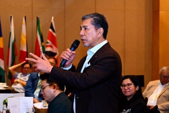 District Governor-Nominee Hermie Esguerra asks Atty. Rowena Guanzon about the prospects of an alternative presidential candidate outside those endorsed by either the current administration or the opposition.