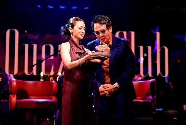 A sweet welcome to fifty as Director Nico Valencia blows out his birthday candle, with his beautiful wife, Zyrene, holding the cake beside him. His birthday salubong added a personal touch to an evening already rich in music and friendship.