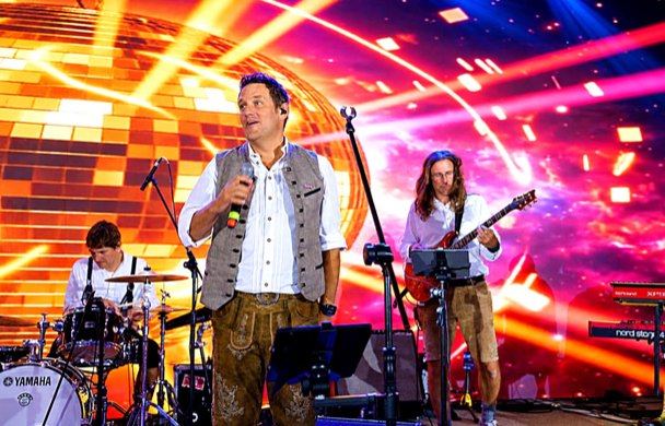 Dressed in traditional attire, the performers brought an unmistakable Oktoberfest spirit to Solaire, drawing our attention from lively conversations toward the irresistible rhythm. The singer, guitarist, and drummer gave our fellowship a soundtrack worthy of its cheerful company.