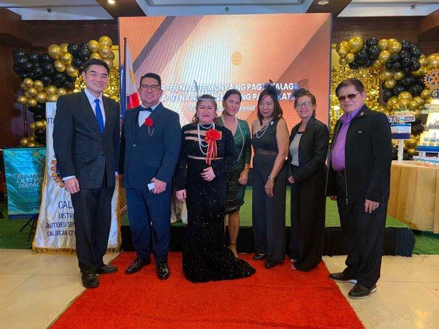 President Reggie Yu with members of the Rotary Club of Caloocan