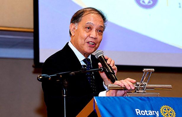Rotarian Atty. Rico V. Domingo guides the afternoon's conversation with the perspective of a lawyer and an advocate for truth. The Philippine Bar Association's 54th president and Chairman and Lead Convenor of the Movement Against Disinformation serves as moderator during Rotary Manila's 14th Weekly Membership Meeting at Fairmont Makati.