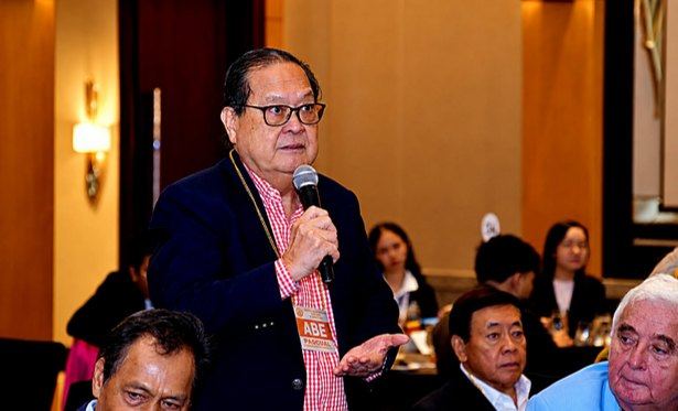 Rotarian Abe Pascual brings a businessman's perspective to the open forum, asking Atty. Claire about a clear mission and vision for the country. His question turns the conversation toward the direction and purpose of national leadership. Atty. Claire responds with observations from meetings beyond public view, describing the President's emphasis on lawful measures that benefit people.
