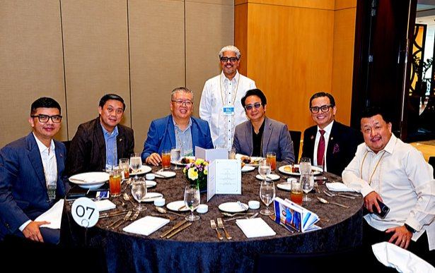 Around table seven, fellowship finds its familiar expression in warm smiles, shared stories, and the pleasure of good company. Before the speeches and beyond the formalities, moments like this give Rotary its enduring warmth. Here, friendships deepen over lunch, introductions open doors, and conversations carry the promise of future collaboration. Each place at the table brings another perspective, another experience, and another opportunity to turn shared goodwill into lasting service.