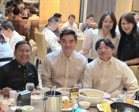 President Reggie Yu with fellow Impact Creating Presidents flashing the Impact Creating hand sign at the Rotary Club of Manila Pugad Lawin Induction.