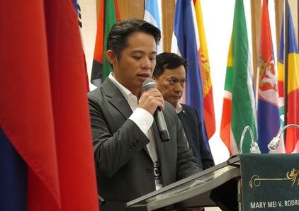 Rtn. Nicolo S. “Nico” Hallare led the invocation.