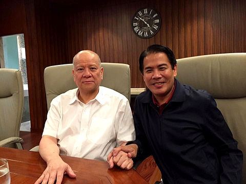 Ed shares a warm and distinguished moment with Ramon Ang, a close friend of his late father, Ambassador Tony Cabangon — a meeting that reflects enduring ties, mutual respect, and the lasting bonds between their families.
